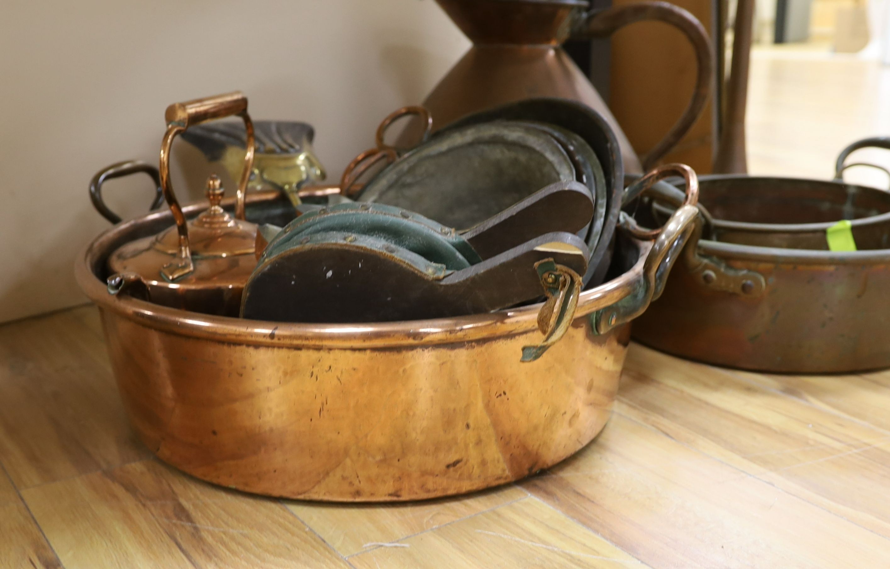 Assorted Copperwares to include fish jelly mould and Victorian coach horn